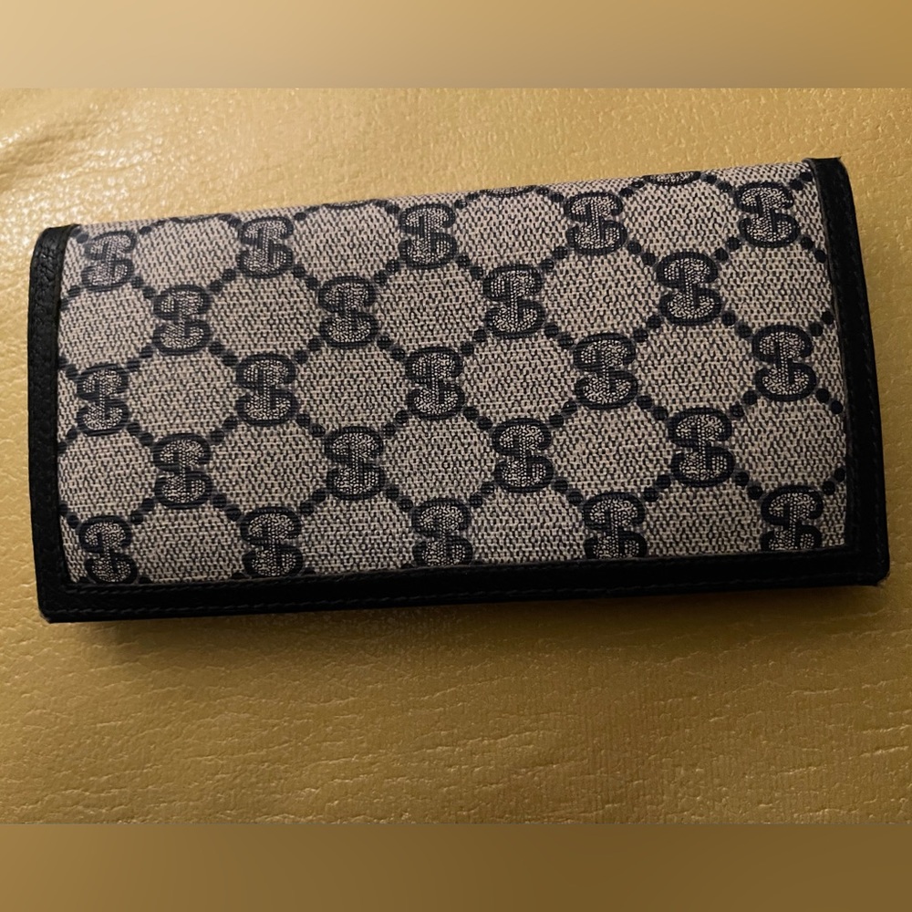 Gucci vintage wallet